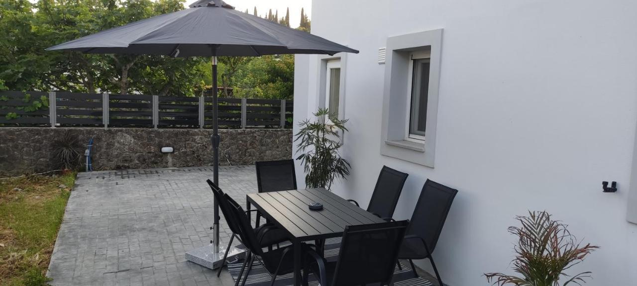 White Rose Apartment Potamos  Ngoại thất bức ảnh